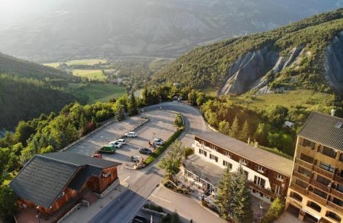 Le Sauze Hotel | Discover Hôtel les Flocons: Pet-Friendly with Great Dining
