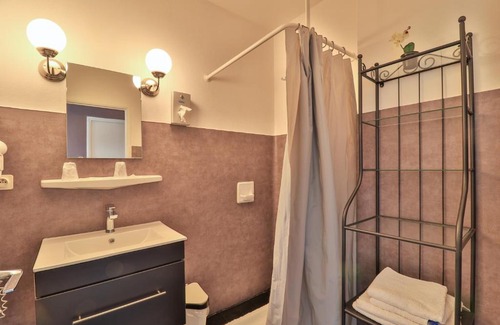 Savines-le-Lac Hotel | Explore Hôtel Les Flots Bleus: Oceanfront Bliss Awaits