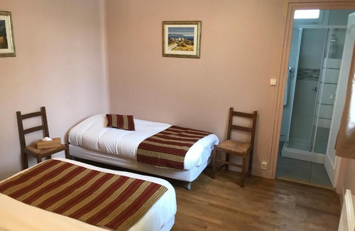 Les Andelys Hotel | Discover HÔTEL LES IRIS: Pet-Friendly Comfort Awaits