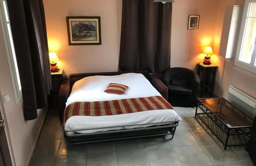 Les Andelys Hotel | Discover HÔTEL LES IRIS: Pet-Friendly Comfort Awaits