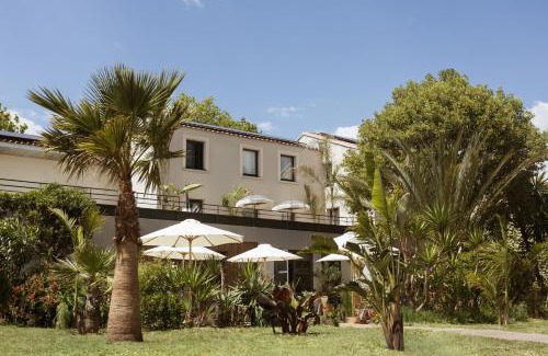 Aigues-Mortes Hotel | Discover Hotel Canal Aigues Mortes with Ocean Views & Pool