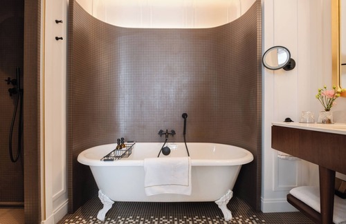 Notre-Dame Hotel | Experience Comfort at Hôtel Les Lumières with Spa & Kitchen