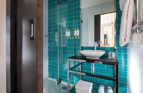 9th Arrondissement Hotel | Eco-Friendly Hôtel Les Matins de Paris & Spa with Pool