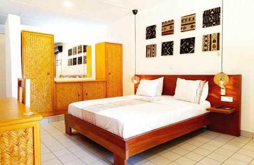 Ouagadougou Hotel | Pet Friendly Hôtel Les Palmiers with Pool and Breakfast