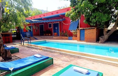 Ouagadougou Hotel | Pet Friendly Hôtel Les Palmiers with Pool and Breakfast