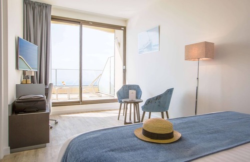 Eze Hotel | Elegant Hôtel Les Terrasses D'Eze with Pool & Spa