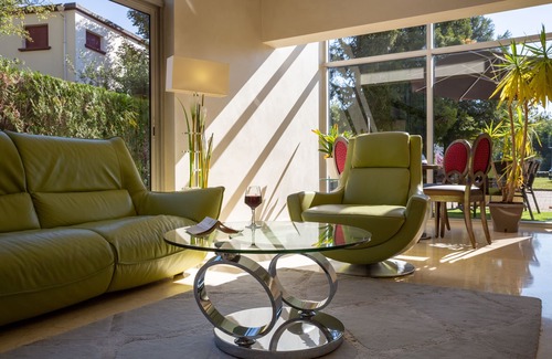Meylan Hotel | Experience Comfort at The Originals Boutique, Hôtel Les Trois Roses