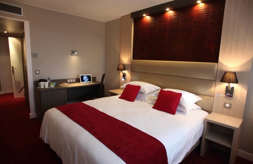 Meylan Hotel | Experience Comfort at The Originals Boutique, Hôtel Les Trois Roses