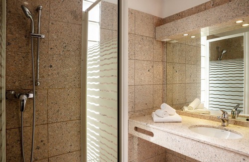 Meylan Hotel | Experience Comfort at The Originals Boutique, Hôtel Les Trois Roses