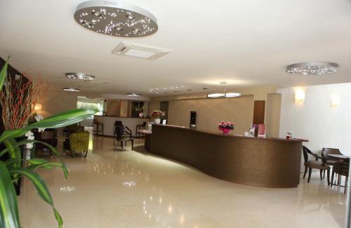 Corenc Hotel | Discover Hôtel Les Trois Roses: Family-Friendly Escape