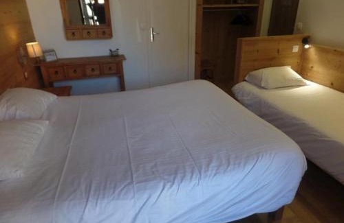 Vallouise-Pelvoux Hotel | Family-Friendly Hôtel les Vallois with Pool & Restaurant
