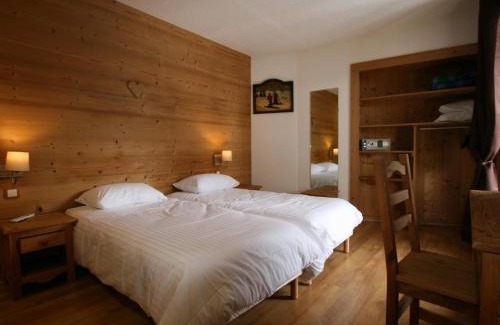 Vallouise-Pelvoux Hotel | Family-Friendly Hôtel les Vallois with Pool & Restaurant