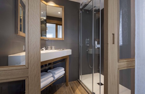 Le Croisic Hotel | Discover Hôtel Les Vikings: Family-Friendly with Top Ratings