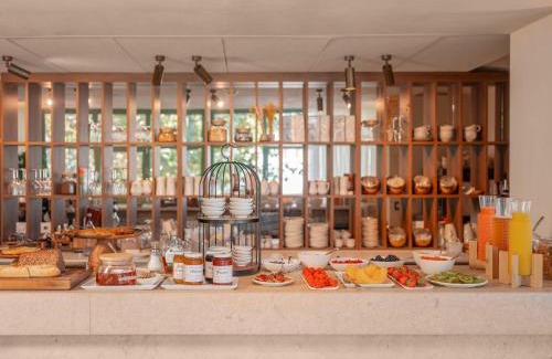 Cassis Hotel | Pet-Friendly Hotel Liautaud: Oceanfront with 9/10 Guest Rating