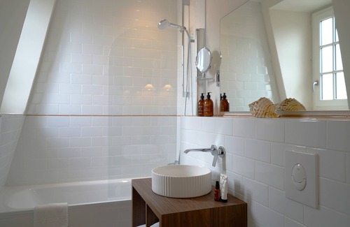 Saint Nicolas - Charles III - Ville vieille - Trois Maisons - Leopold Hotel | Charming Hôtel Littéraire Stendhal: Spa & Family-Friendly Stay