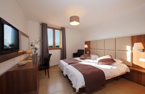 Elne Hotel | Explore Hôtel Logis Carasol: Spa & Family-Friendly Stay