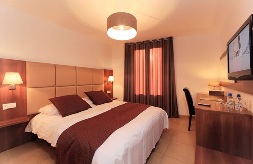 Elne Hotel | Explore Hôtel Logis Carasol: Spa & Family-Friendly Stay