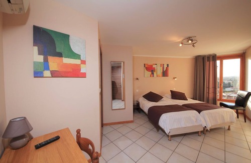 Elne Hotel | Explore Hôtel Logis Carasol: Spa & Family-Friendly Stay