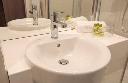 Carros Hotel | Discover Hôtel Lou Castelet: 4-Star Retreat with Pool