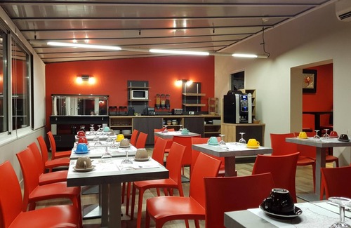Clermont-Ferrand Hotel | Discover Hôtel Lune Etoile La Pardieu with Family-Friendly Amenities