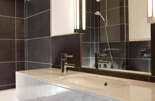 Quartier de la Roquette Hotel | Discover Hôtel Marais Bastille: Family-Friendly & Welcoming