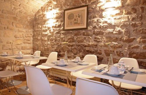 Quartier Saint-Ambroise Hotel | Discover Hôtel Marais de Launay: Family-Friendly Retreat