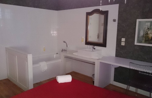 Martigues Hotel | Discover Hôtel Martigues Le 5: Rated 8.4/10 & Family-Friendly