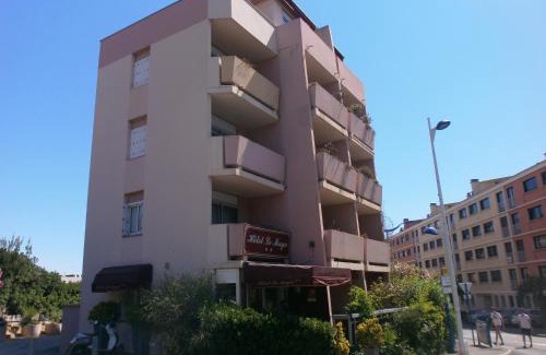 Cavaliere Hotel | Cozy Hôtel Maya: Pet Friendly with Breakfast Included