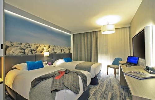 Castres Hotel | Relax at Hôtel Mercure Castres L'Occitan with Spa & Pool