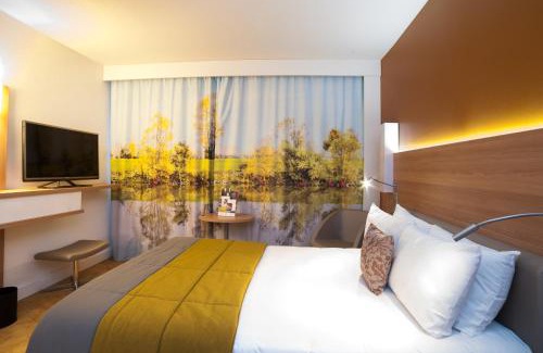Flace Hotel | Discover Hôtel Mercure Mâcon Bord de Saône with Pool & Views