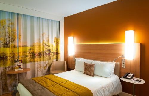 Flace Hotel | Discover Hôtel Mercure Mâcon Bord de Saône with Pool & Views