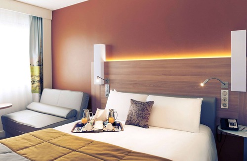 Flace Hotel | Relax at Hôtel Mercure Macon Bord de Saône with Pool & Spa
