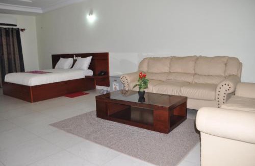 Lome Hotel | Budget-Friendly Hotel Mirambeau: Family & Pet Friendly Stay