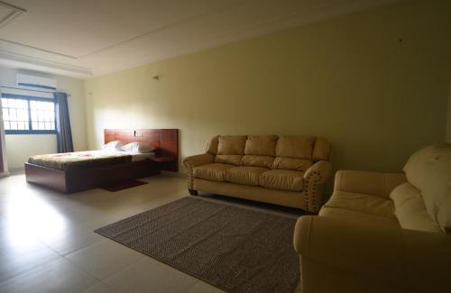 Lome Hotel | Budget-Friendly Hotel Mirambeau: Family & Pet Friendly Stay