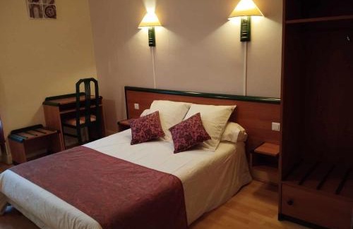 Prades-d'Aubrac Hotel | Modern Hôtel: Pet-Friendly Stay with Breakfast Included
