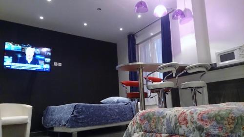 Saint-Denis Hotel | Modern Comfort and Family-Friendly Amenities at Hôtel Moderne