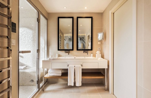 Chamonix City Centre Hotel | Elegant Hôtel Mont Blanc Chamonix with Spa and Pool Access
