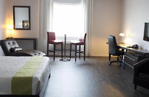 Degelis Hotel | Oceanfront Retreat at Hôtel-Motel 1212 with Family-Friendly Perks