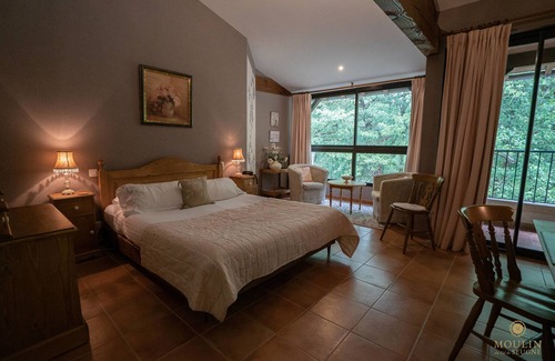 Mosnac Hotel | Experience Hôtel Moulin de Val de Seugne with Pool & Dining