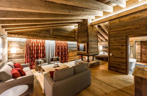 Saint-Pierre-de-Clages Hotel | Relax at Hôtel Nendaz 4 Vallées & Spa with Pool and Hot Tub