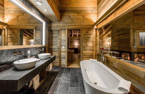 Saint-Pierre-de-Clages Hotel | Relax at Hôtel Nendaz 4 Vallées & Spa with Pool and Hot Tub