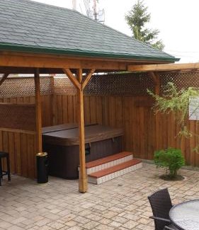 Amos Hotel | Pet-Friendly Hôtel Nouvelle-Frontière with Spa & Hot Tub