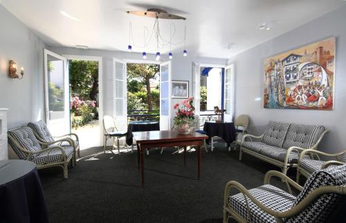Saint-Jean-de-Luz City Center Hotel | Family-Friendly Hôtel Ohartzia with High Guest Ratings