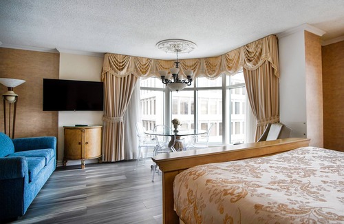 Saint-Jean Street Hotel | Elegant Hôtel Palace Royal with Pool & Spa Amenities