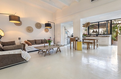 Hostalets House | Elegant Hotel Particulier in Palma with Family-Friendly Amenities