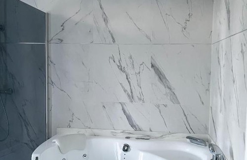 Haut Montmorency Hotel | Elegant Hôtel Particulier de Montmorency near Paris Airport