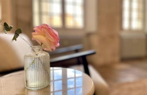 Semur-en-Auxois Apartment | Exceptional Hôtel Particulier: Family-Friendly Retreat