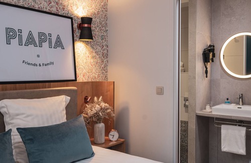 Charonne Hotel | Elegant Hôtel Piapia: Highly Rated with Family-Friendly Amenities