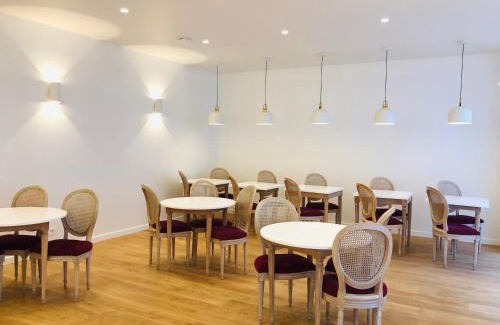 Centre Erlon Hotel | Discover Hôtel Porte Mars Reims: Pet & Child Friendly Stay