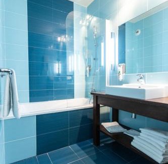 Draguignan Hotel | Pet-Friendly Hôtel Provence with Family Amenities & Dining